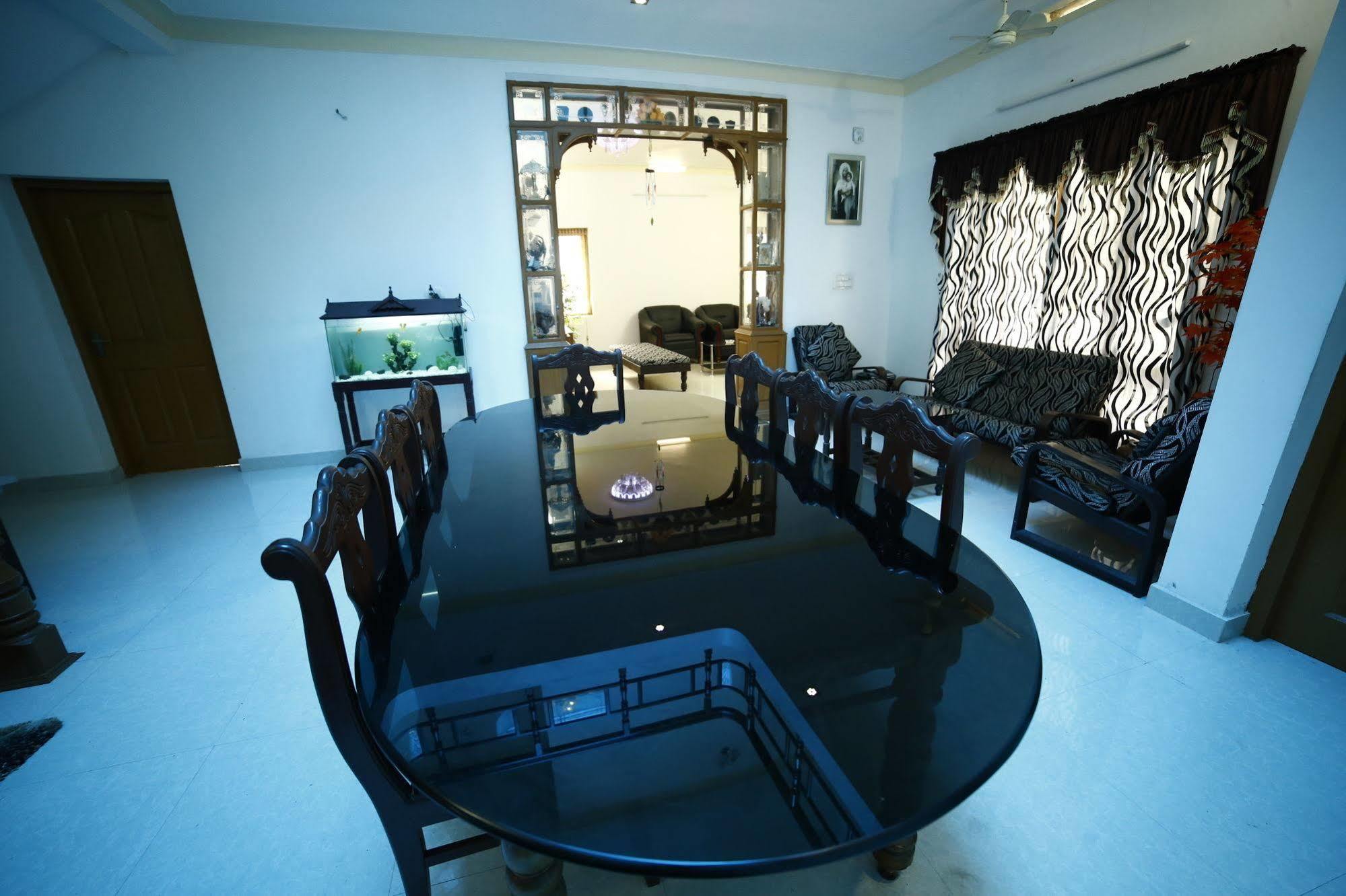 Cochin Cove Homestay Kochi ภายนอก รูปภาพ